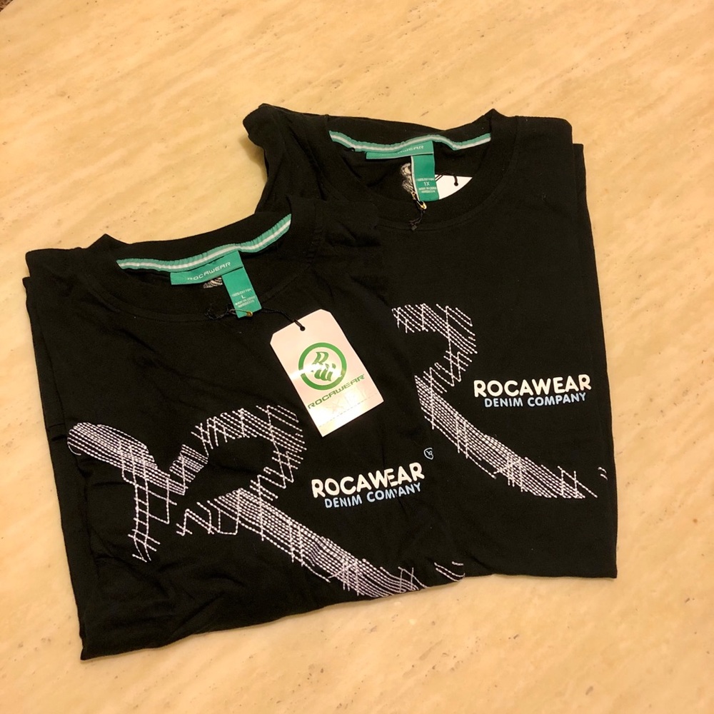 New ROCAWEAR Printed Logo Tee in Black Size L/XL